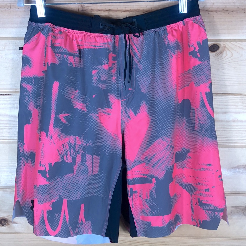 Under Armour Men's Reign Woven Short, size Large